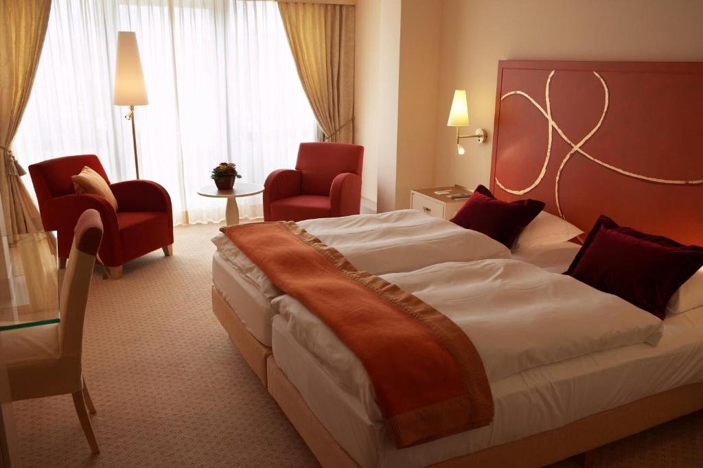 Twin Room with Bath